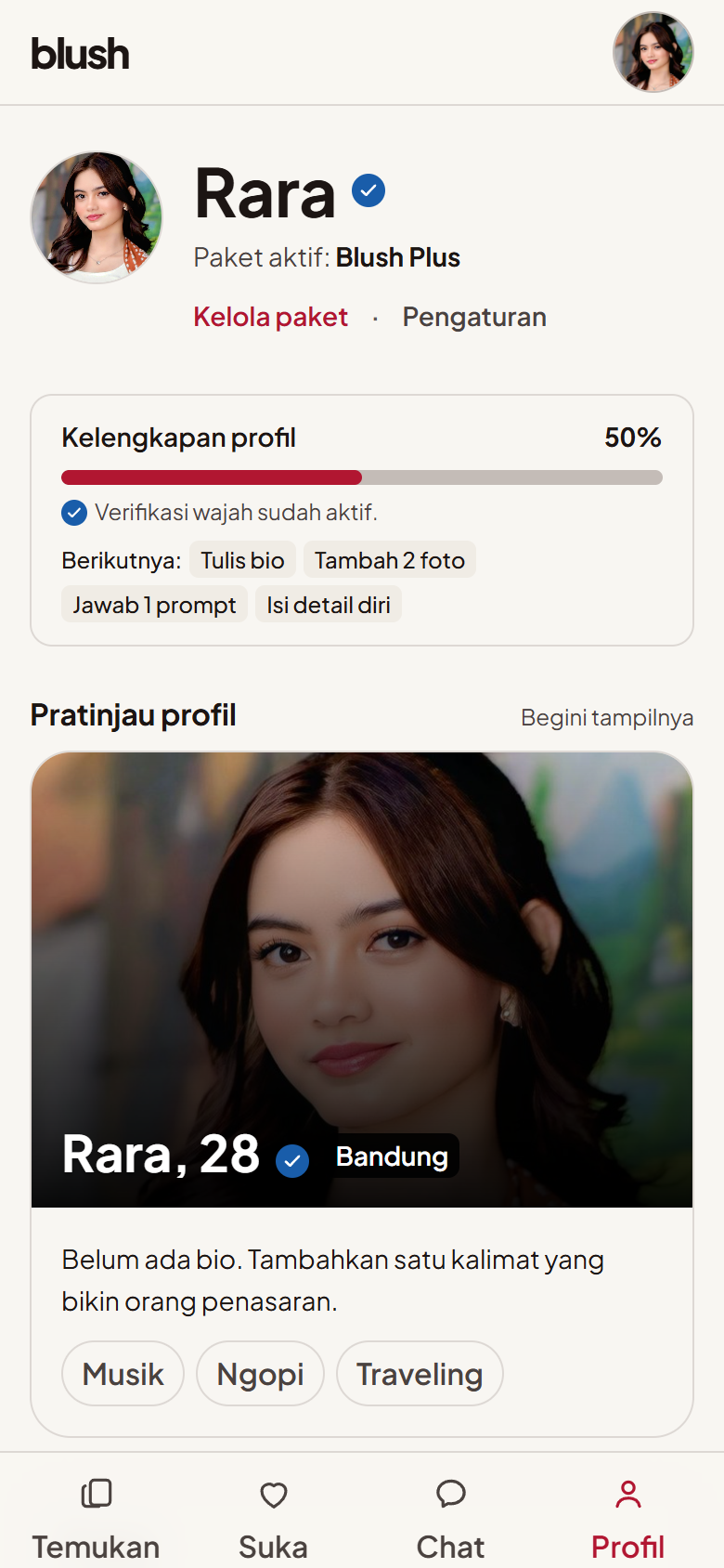 Halaman profil Blush dengan foto, bio, dan kelengkapan profil